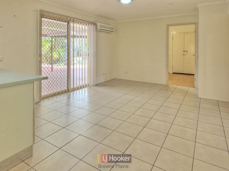 22 Federation Drive, Hillcrest QLD 4118