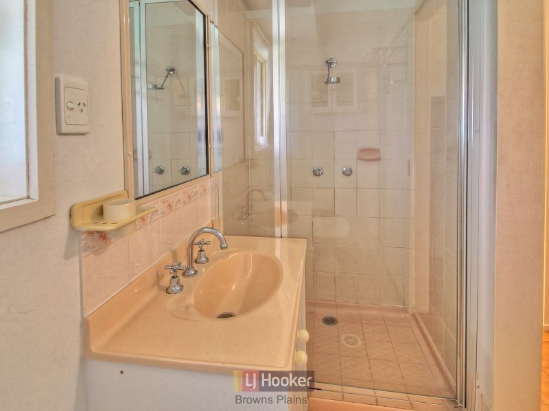 22 Federation Drive, Hillcrest QLD 4118