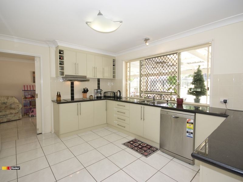 16 Cianthus Street, Regents Park QLD 4118