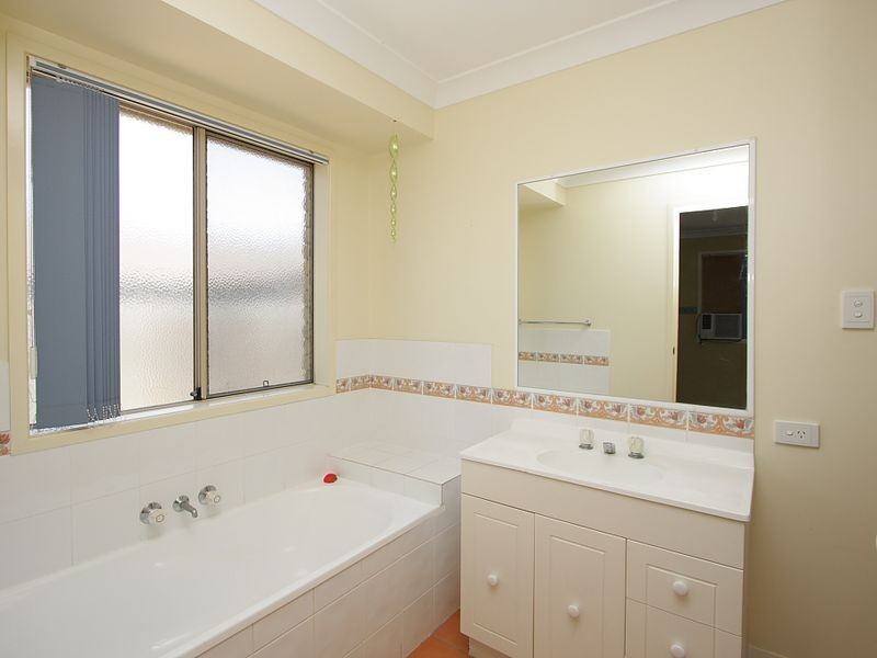 5 Samia Court, Regents Park QLD 4118