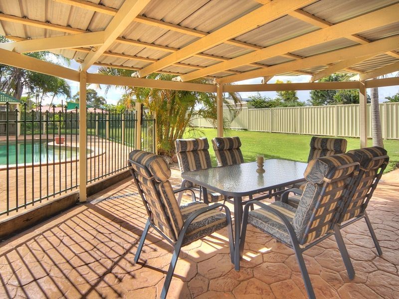 198 Emerald Drive, Regents Park QLD 4118