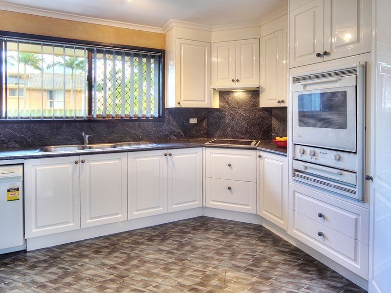 198 Emerald Drive, Regents Park QLD 4118