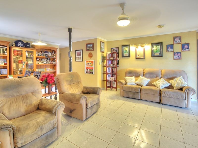 198 Emerald Drive, Regents Park QLD 4118