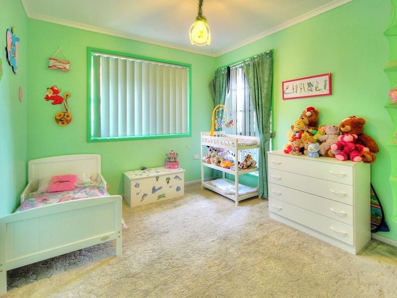 198 Emerald Drive, Regents Park QLD 4118