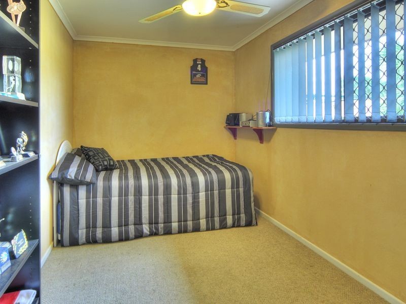198 Emerald Drive, Regents Park QLD 4118