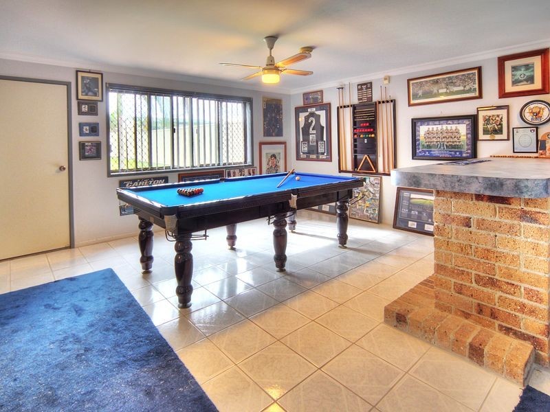 198 Emerald Drive, Regents Park QLD 4118