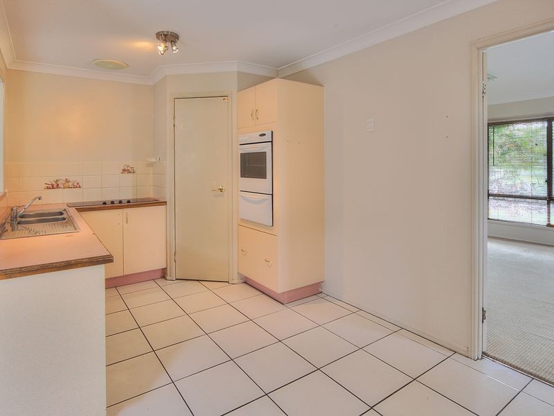 100 Owens Crescent, Regents Park QLD 4118