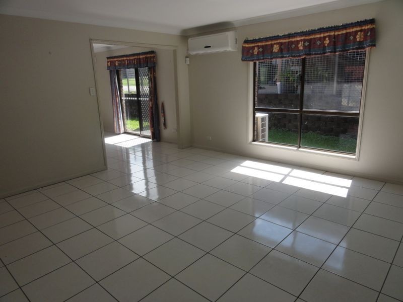 100 Owens Crescent, Regents Park QLD 4118