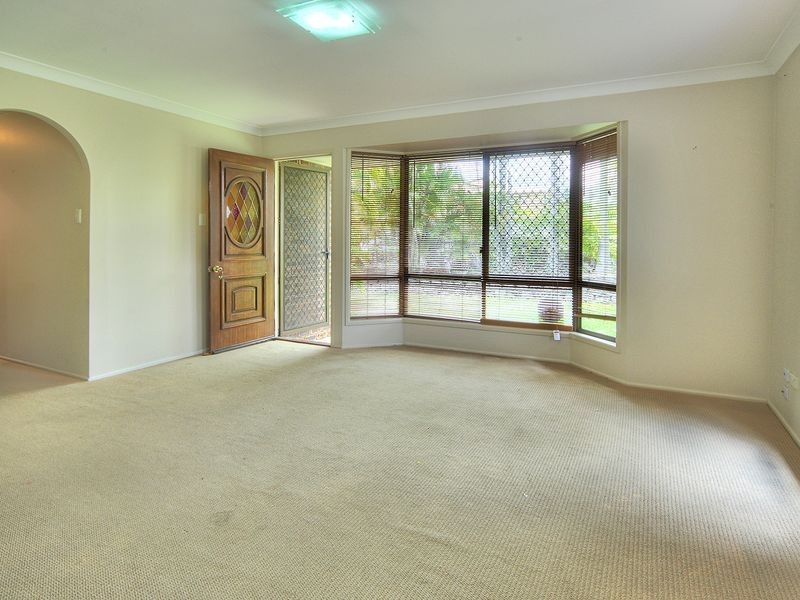 100 Owens Crescent, Regents Park QLD 4118