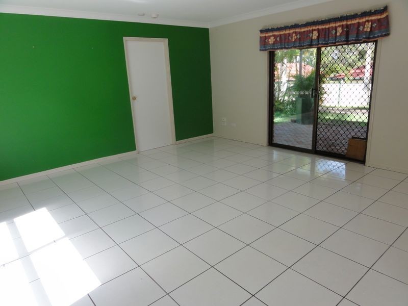 100 Owens Crescent, Regents Park QLD 4118