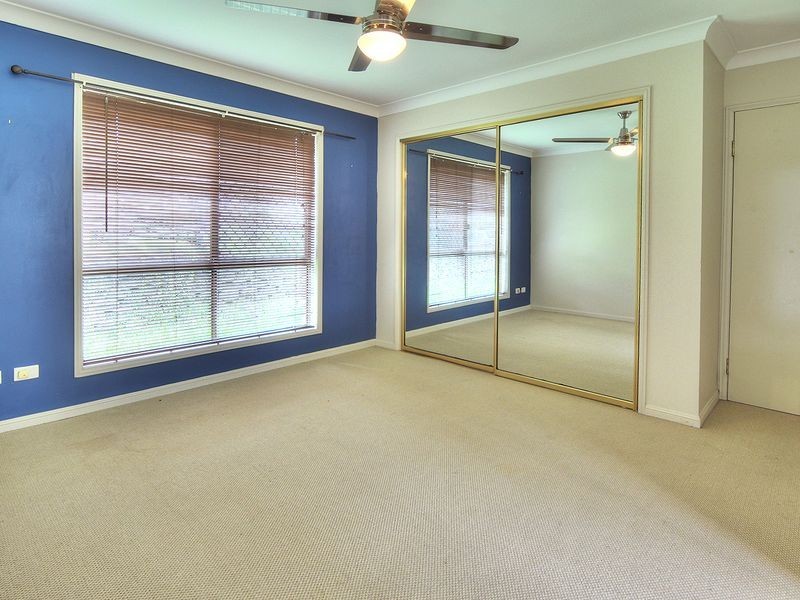 100 Owens Crescent, Regents Park QLD 4118