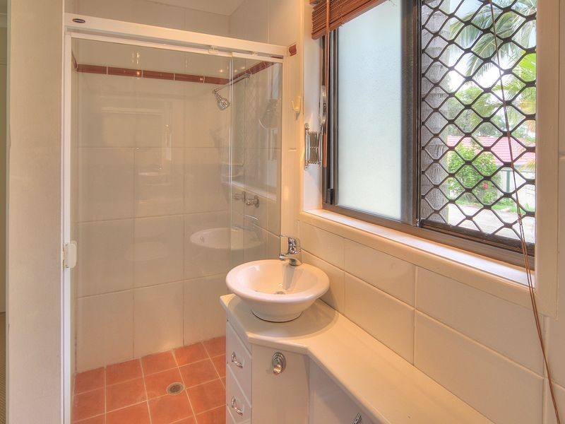 100 Owens Crescent, Regents Park QLD 4118