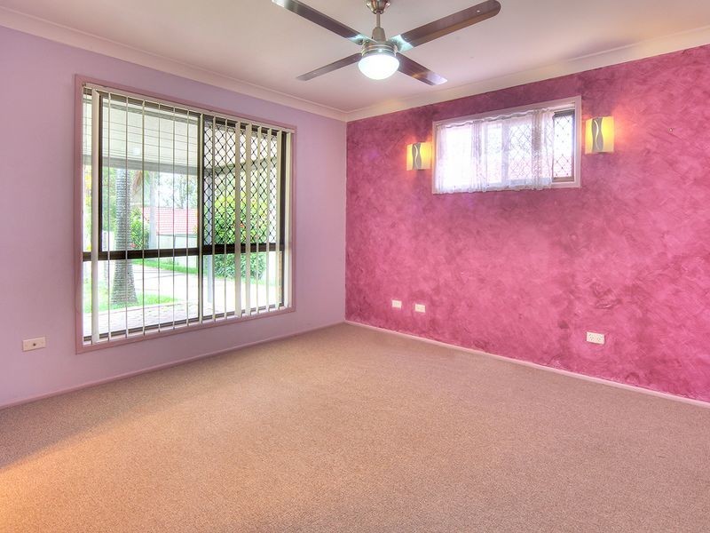 100 Owens Crescent, Regents Park QLD 4118