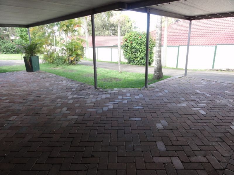 100 Owens Crescent, Regents Park QLD 4118