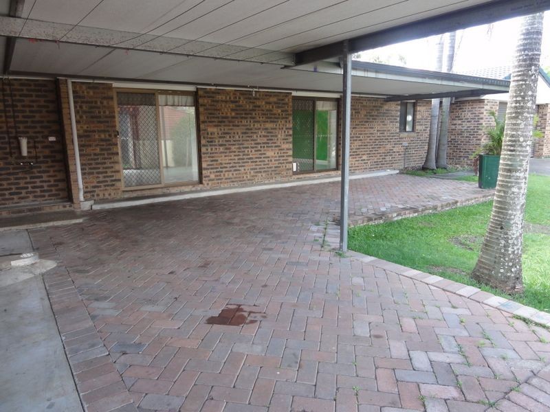 100 Owens Crescent, Regents Park QLD 4118