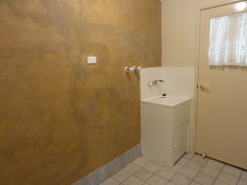 100 Owens Crescent, Regents Park QLD 4118