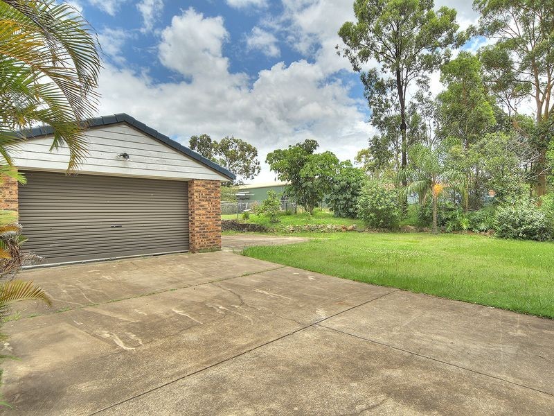 100 Owens Crescent, Regents Park QLD 4118