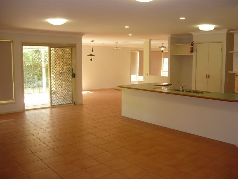 16 Danvers Court, Hillcrest QLD 4118