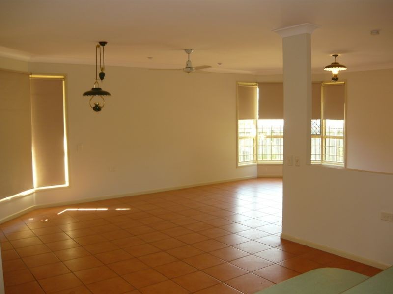 16 Danvers Court, Hillcrest QLD 4118