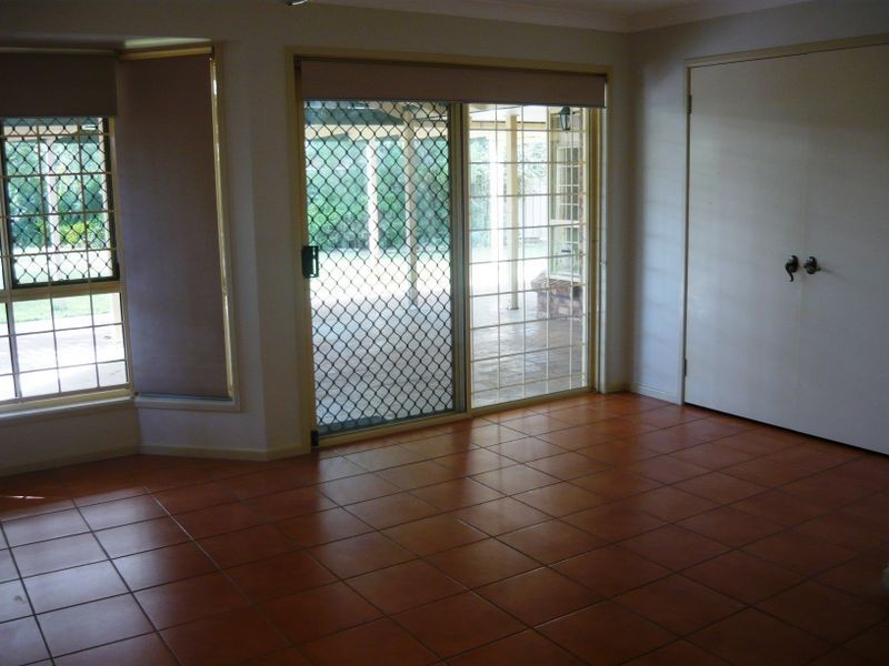 16 Danvers Court, Hillcrest QLD 4118