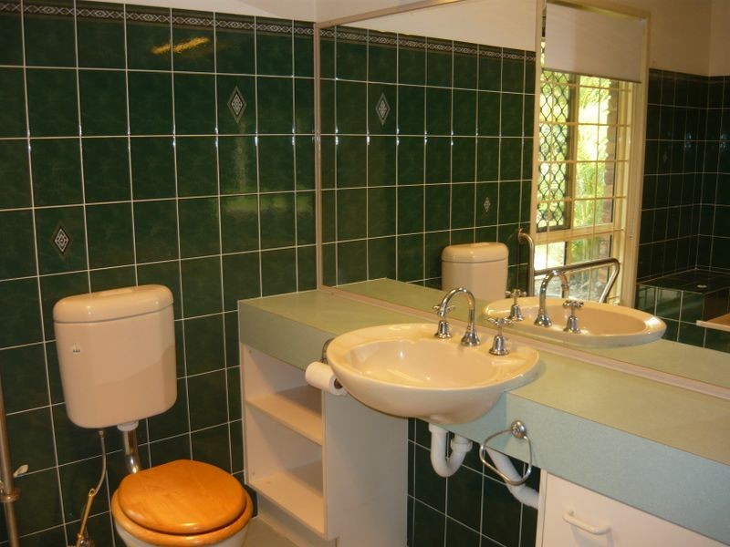 16 Danvers Court, Hillcrest QLD 4118