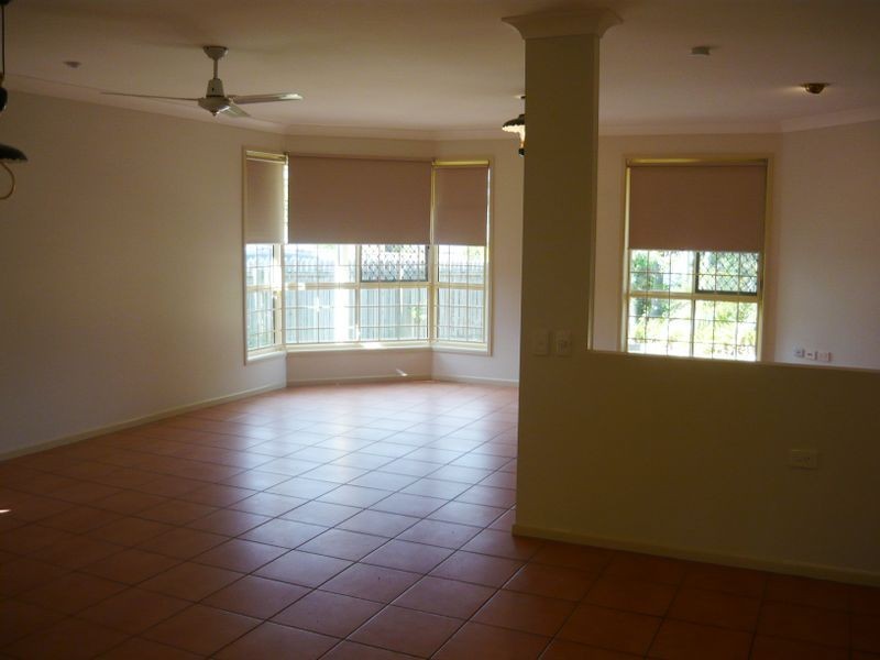 16 Danvers Court, Hillcrest QLD 4118