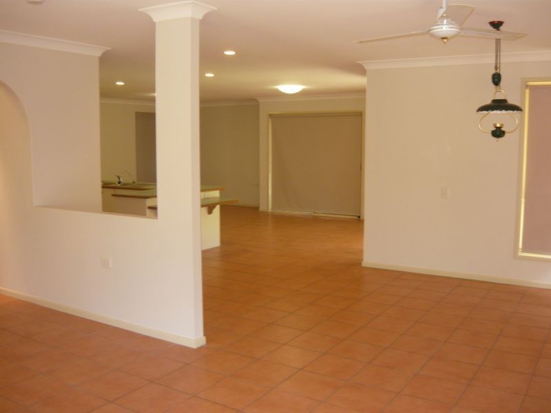 16 Danvers Court, Hillcrest QLD 4118