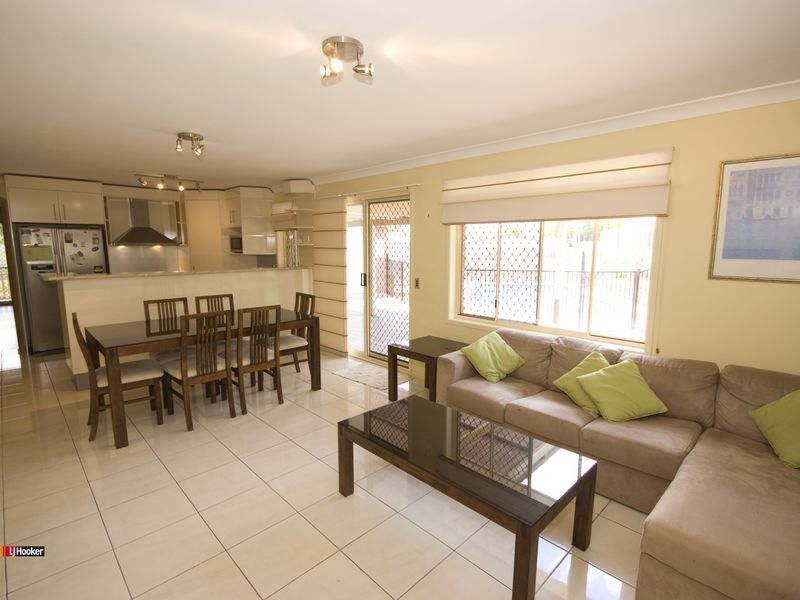 14 Cougers Court, Regents Park QLD 4118