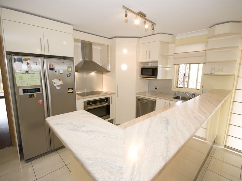 14 Cougers Court, Regents Park QLD 4118