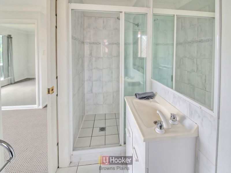 11 Jackson Court, Regents Park QLD 4118