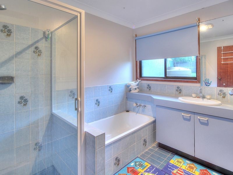 130 Owens Crescent, Regents Park QLD 4118