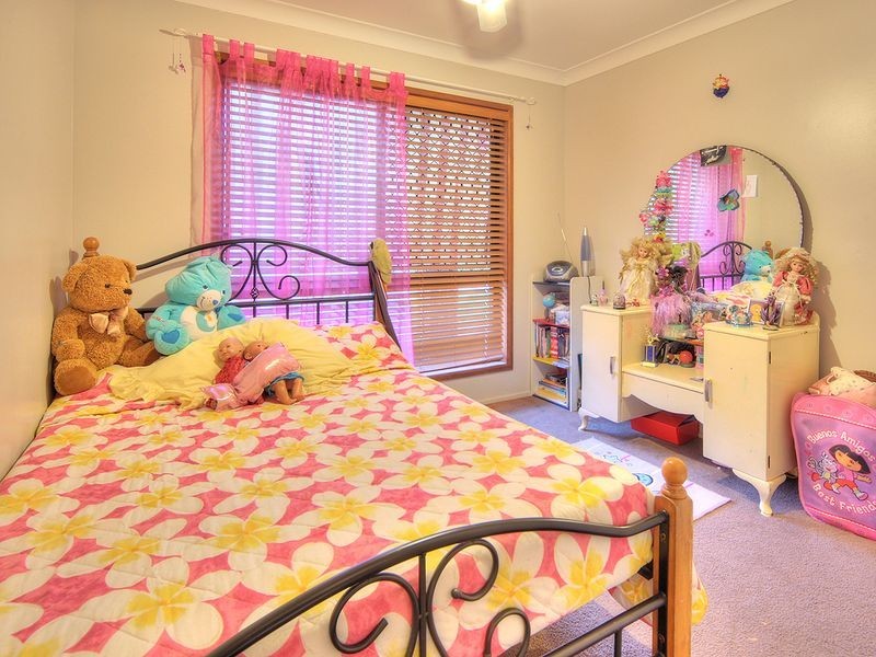 130 Owens Crescent, Regents Park QLD 4118