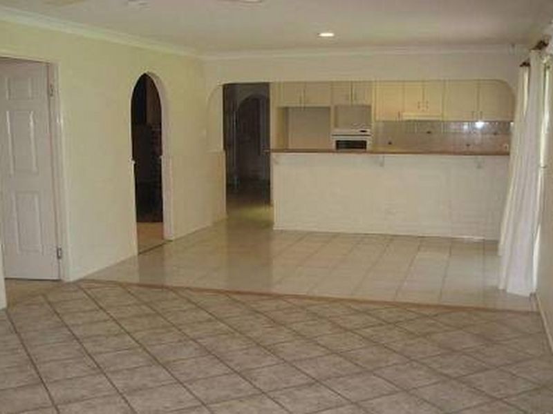 10 Holyrood Court, Munruben QLD 4125