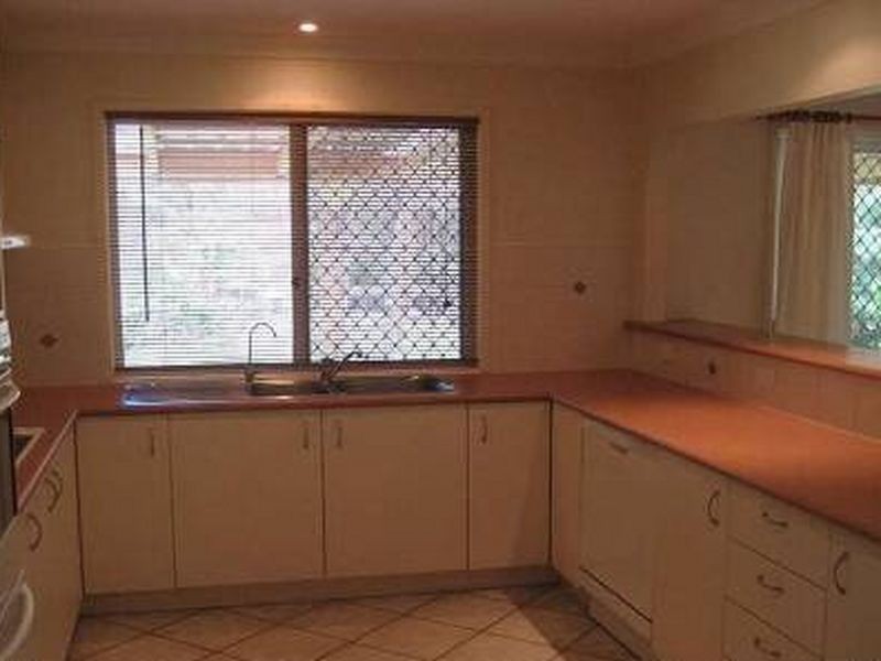 10 Holyrood Court, Munruben QLD 4125