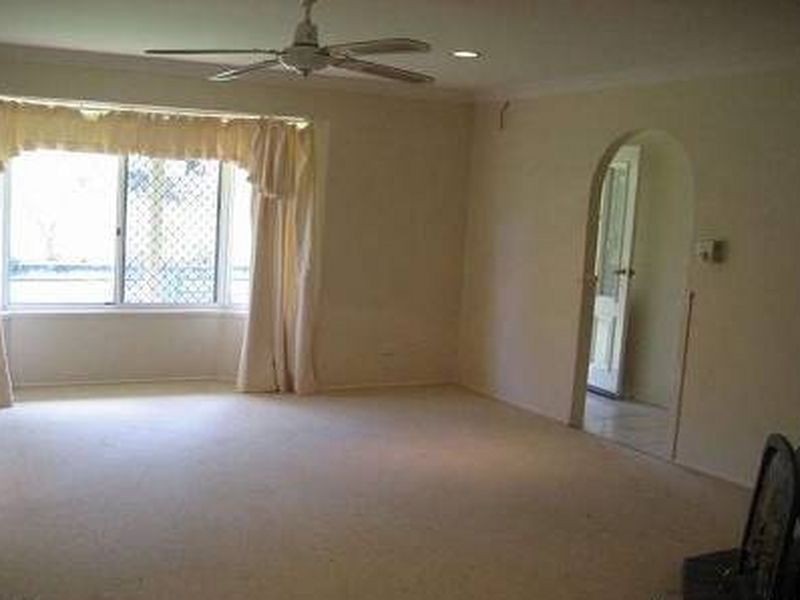 10 Holyrood Court, Munruben QLD 4125