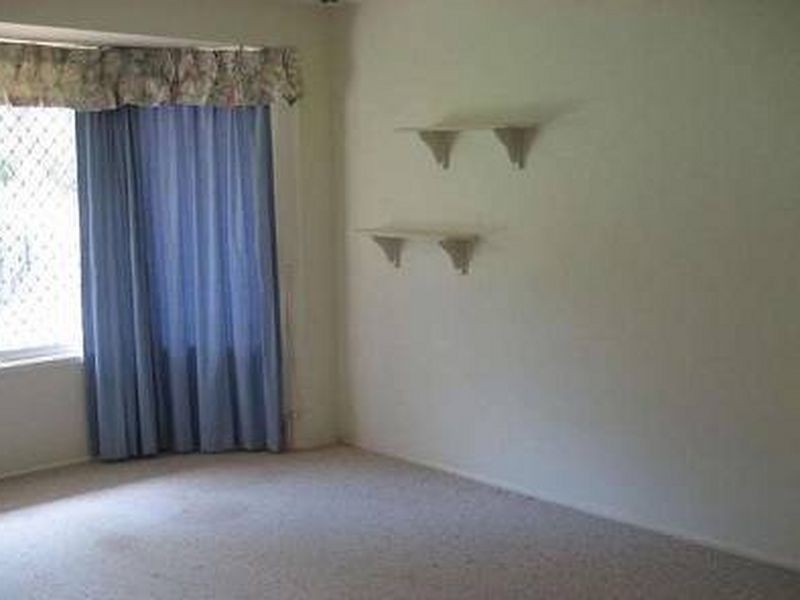 10 Holyrood Court, Munruben QLD 4125