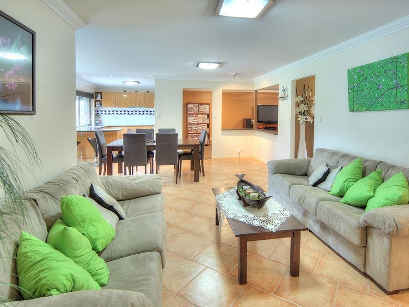 26 Owens Crescent, Regents Park QLD 4118