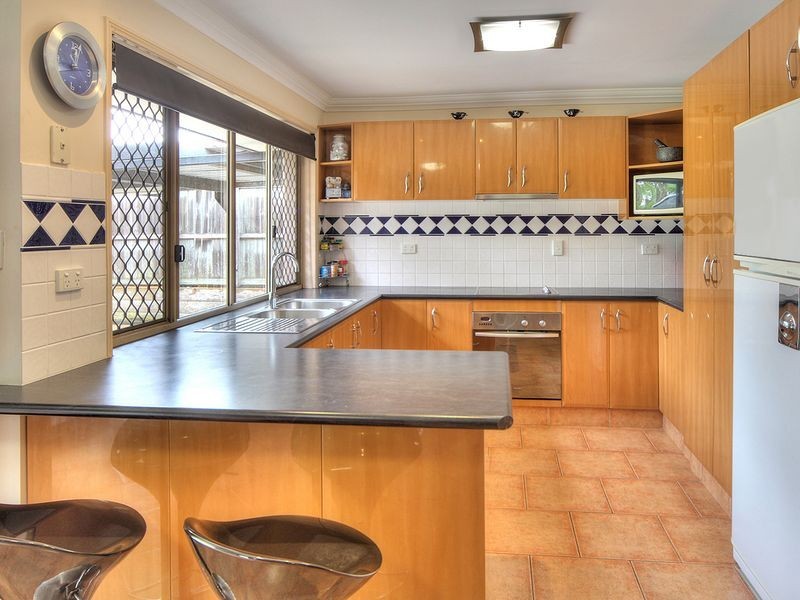 26 Owens Crescent, Regents Park QLD 4118