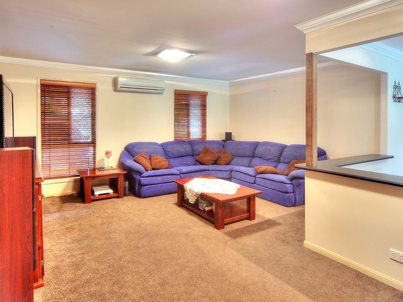 26 Owens Crescent, Regents Park QLD 4118