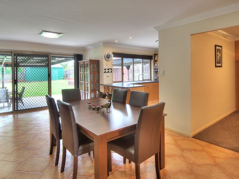 26 Owens Crescent, Regents Park QLD 4118