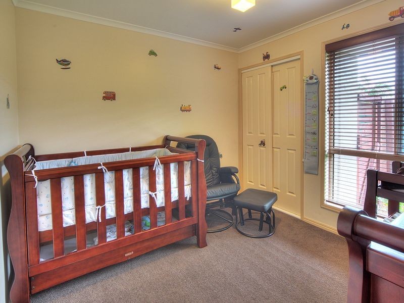 26 Owens Crescent, Regents Park QLD 4118