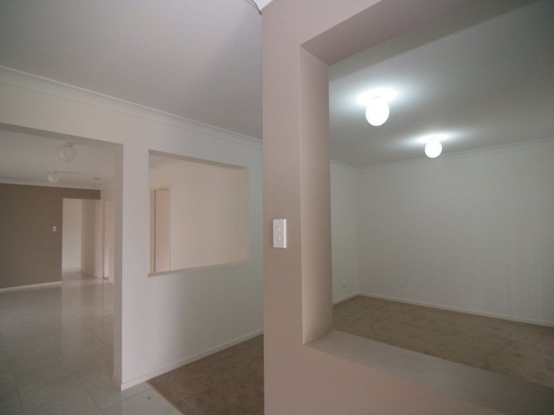 16 Tranquil Street, Hillcrest QLD 4118