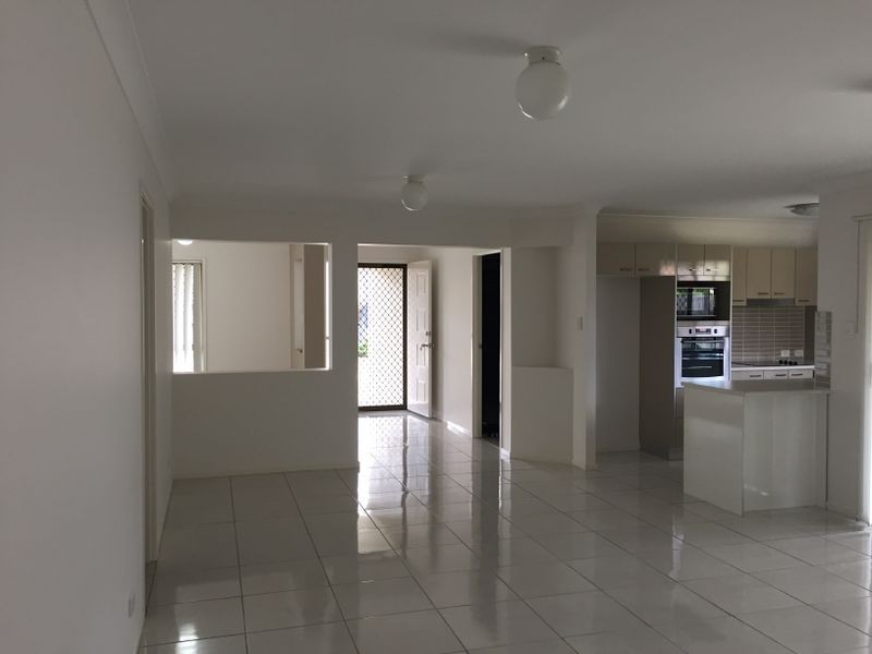 16 Tranquil Street, Hillcrest QLD 4118