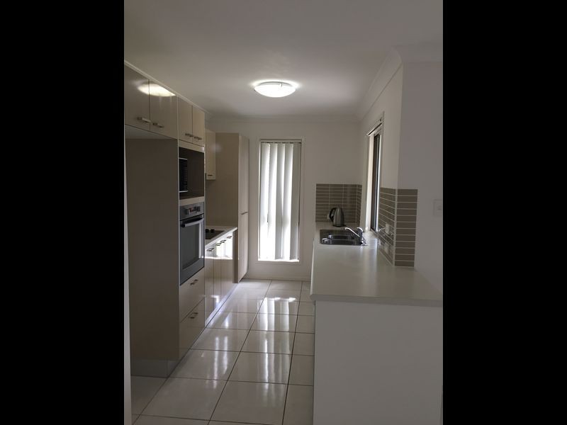 16 Tranquil Street, Hillcrest QLD 4118