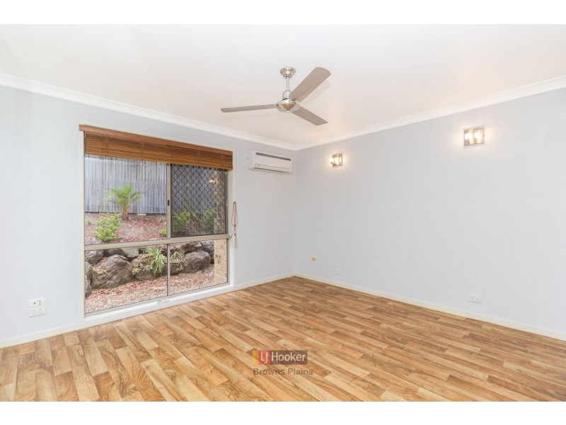 219 Crest Road, Park Ridge QLD 4125