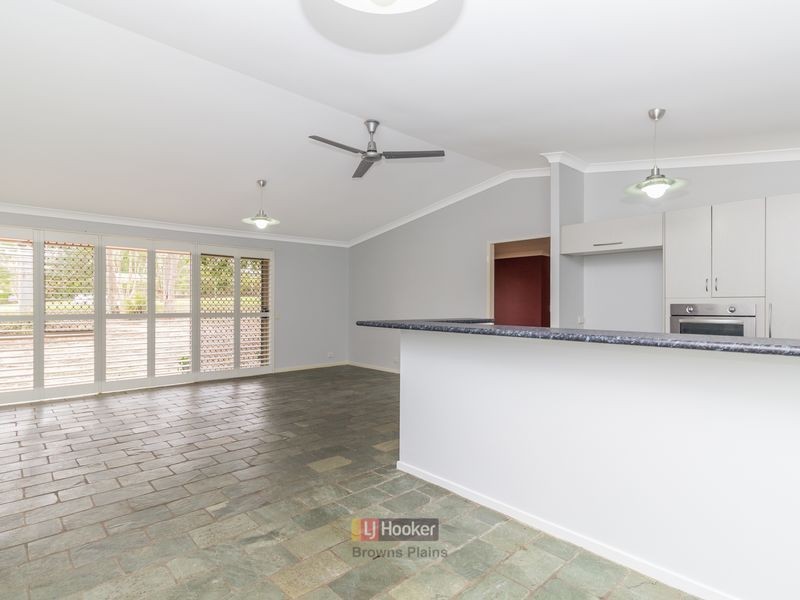 219 Crest Road, Park Ridge QLD 4125