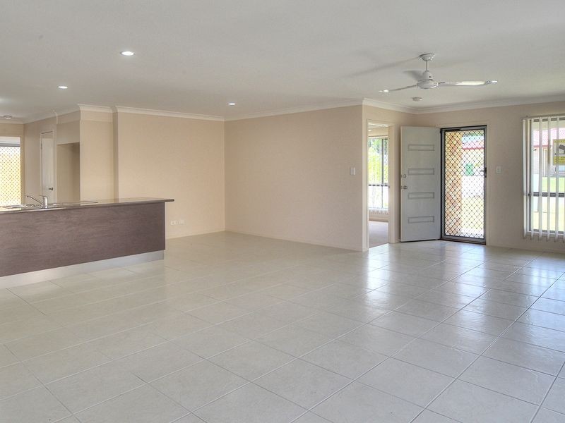 8 Dily Street, Hillcrest QLD 4118