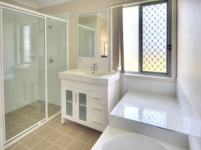 8 Dily Street, Hillcrest QLD 4118