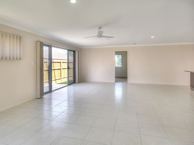 8 Dily Street, Hillcrest QLD 4118