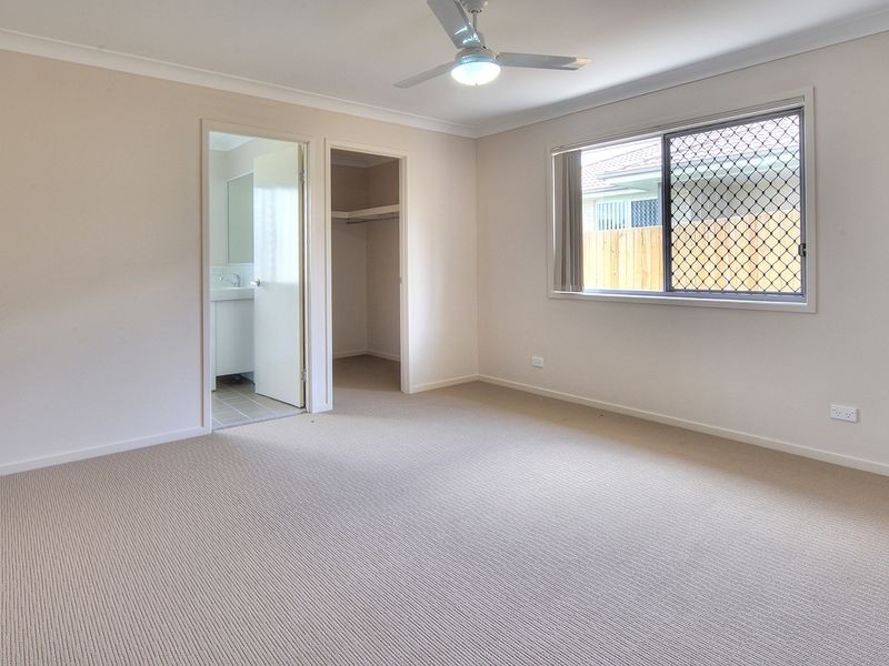 8 Dily Street, Hillcrest QLD 4118